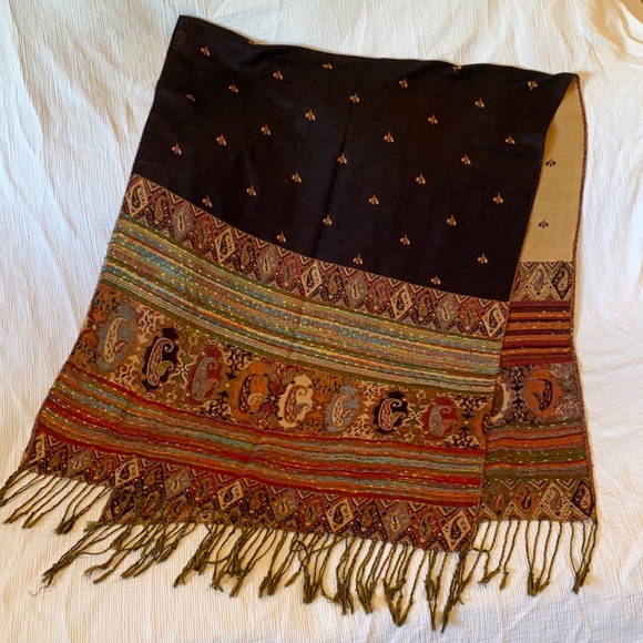 Accessories - Beautiful pashmina style scarf/wrap
